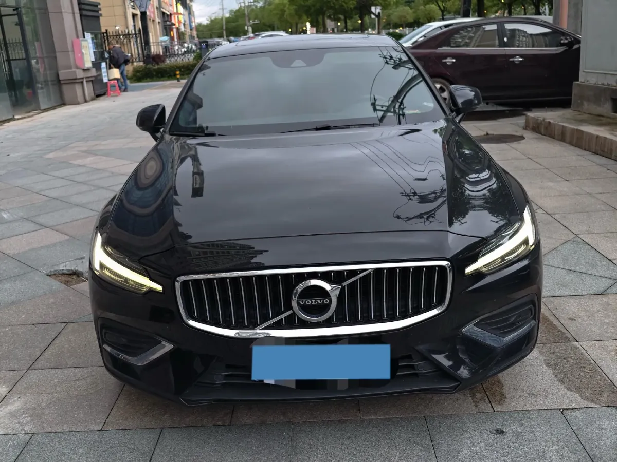 2020 Volvo S60 2.0T 190HP L4 8AT,autocango,china used car exporter,china ev exporter,chinese used car exporter,chinese used ev exporter