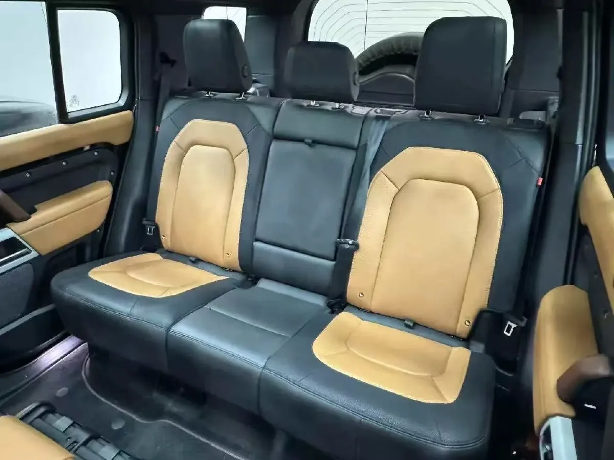 2024 Land Rover Defender 3.0T 400HP L6 8AT,autocango,china used car exporter,china ev exporter,chinese used car exporter,chinese used ev exporter