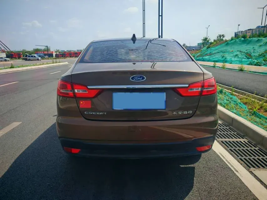 2019 Ford Escort 1.5L 122HP L3 6MT,autocango,china used car exporter,china ev exporter,chinese used car exporter,chinese used ev exporter