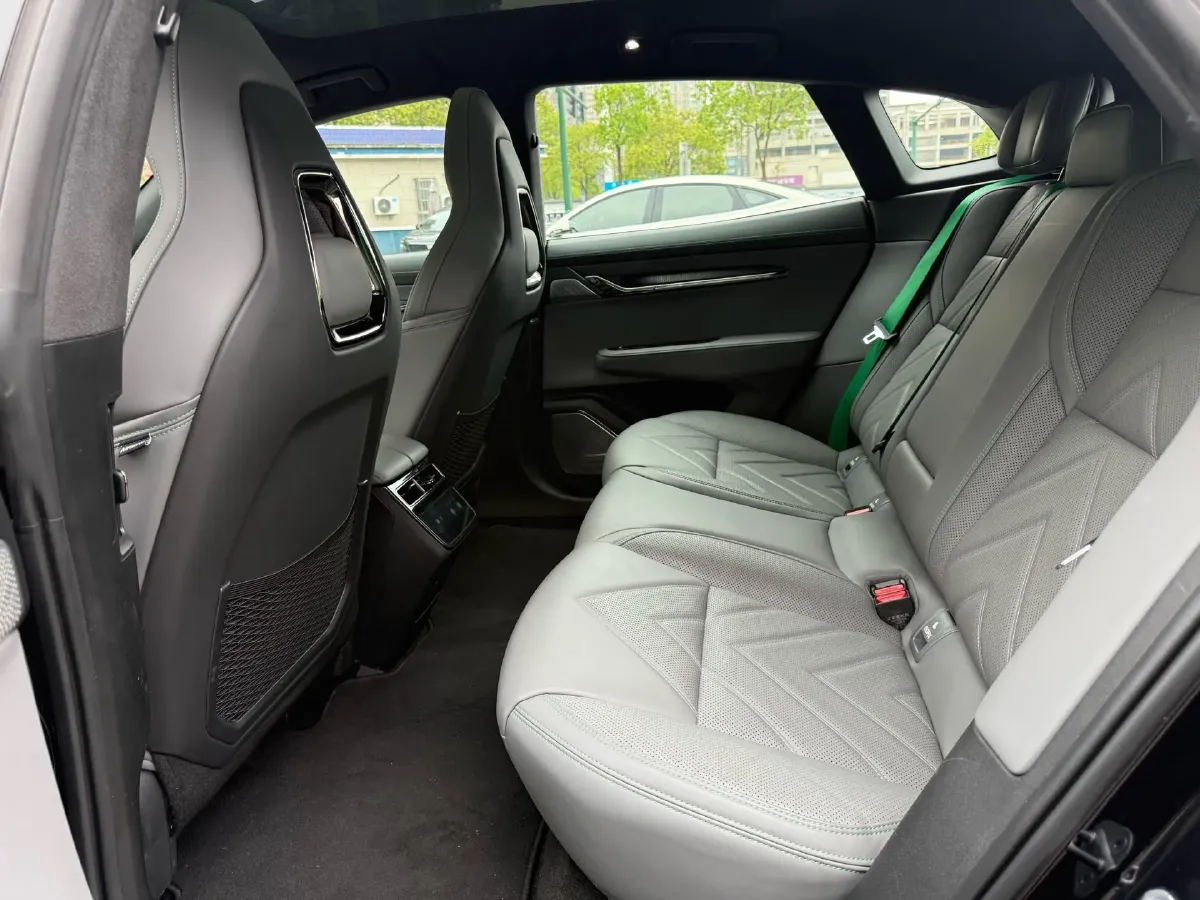 2023 Zeekr 001 BEV 86KWH,autocango,china used car exporter,china ev exporter,chinese used car exporter,chinese used ev exporter