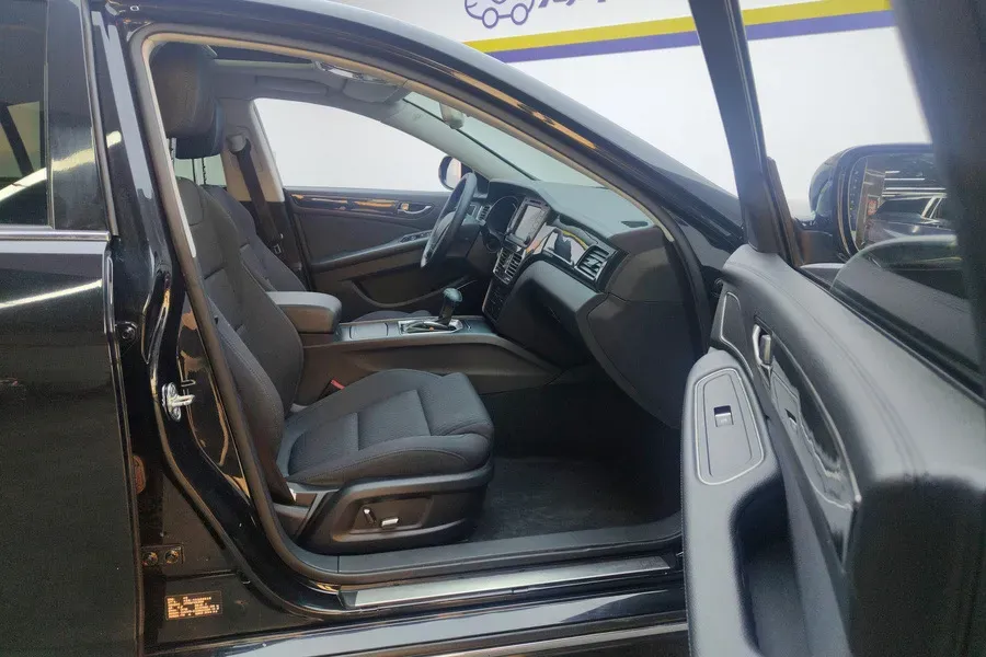 2019 HongQi H7 1.8T 188HP L4 6AT,autocango,china used car exporter,china ev exporter,chinese used car exporter,chinese used ev exporter