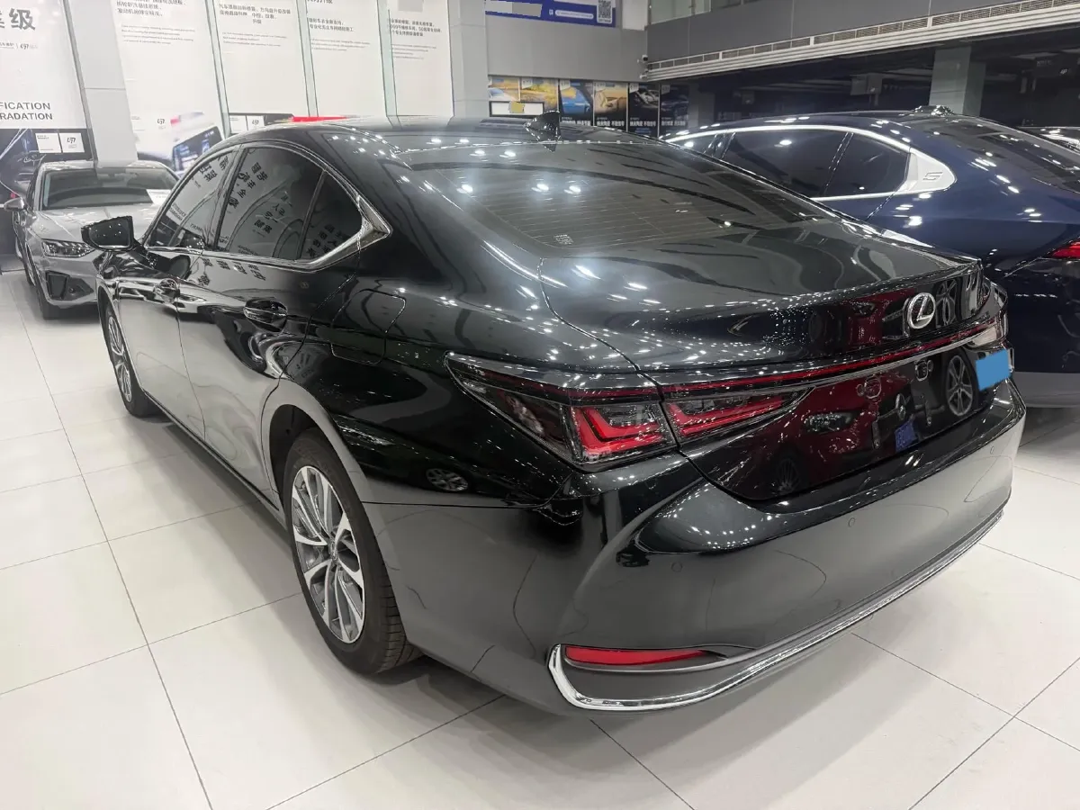 2024 Lexus ES 2.0L 173HP L4 CVT,autocango,china used car exporter,china ev exporter,chinese used car exporter,chinese used ev exporter