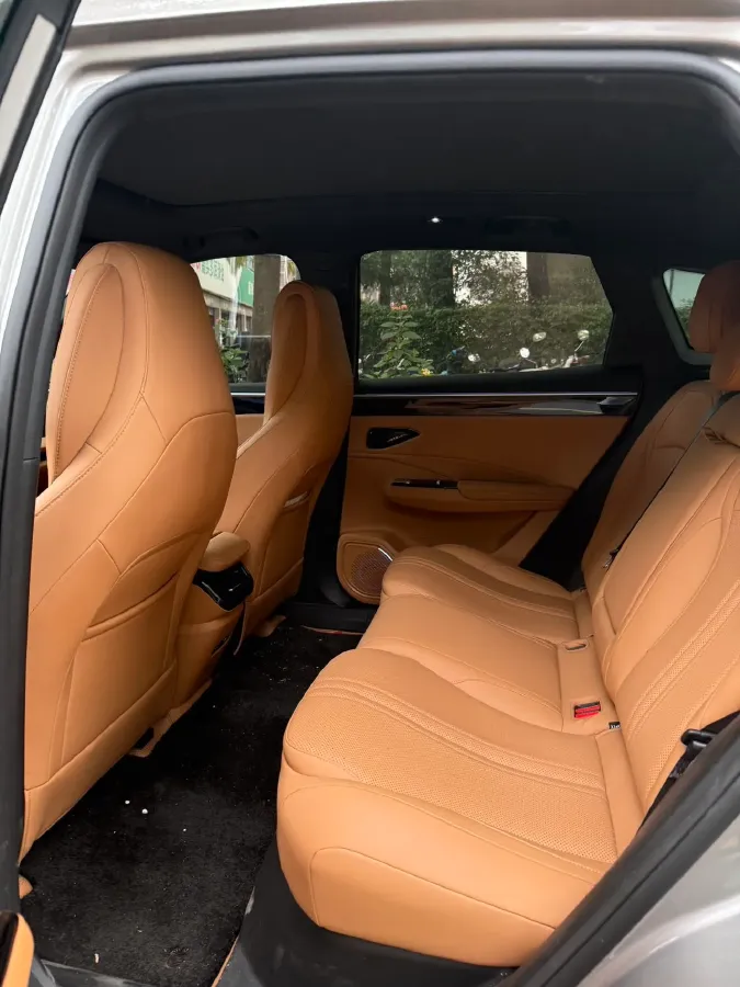 2025 Skyworth HT-i 1.5T 156HP L4 1DHT PHEV,autocango,china used car exporter,china ev exporter,chinese used car exporter,chinese used ev exporter