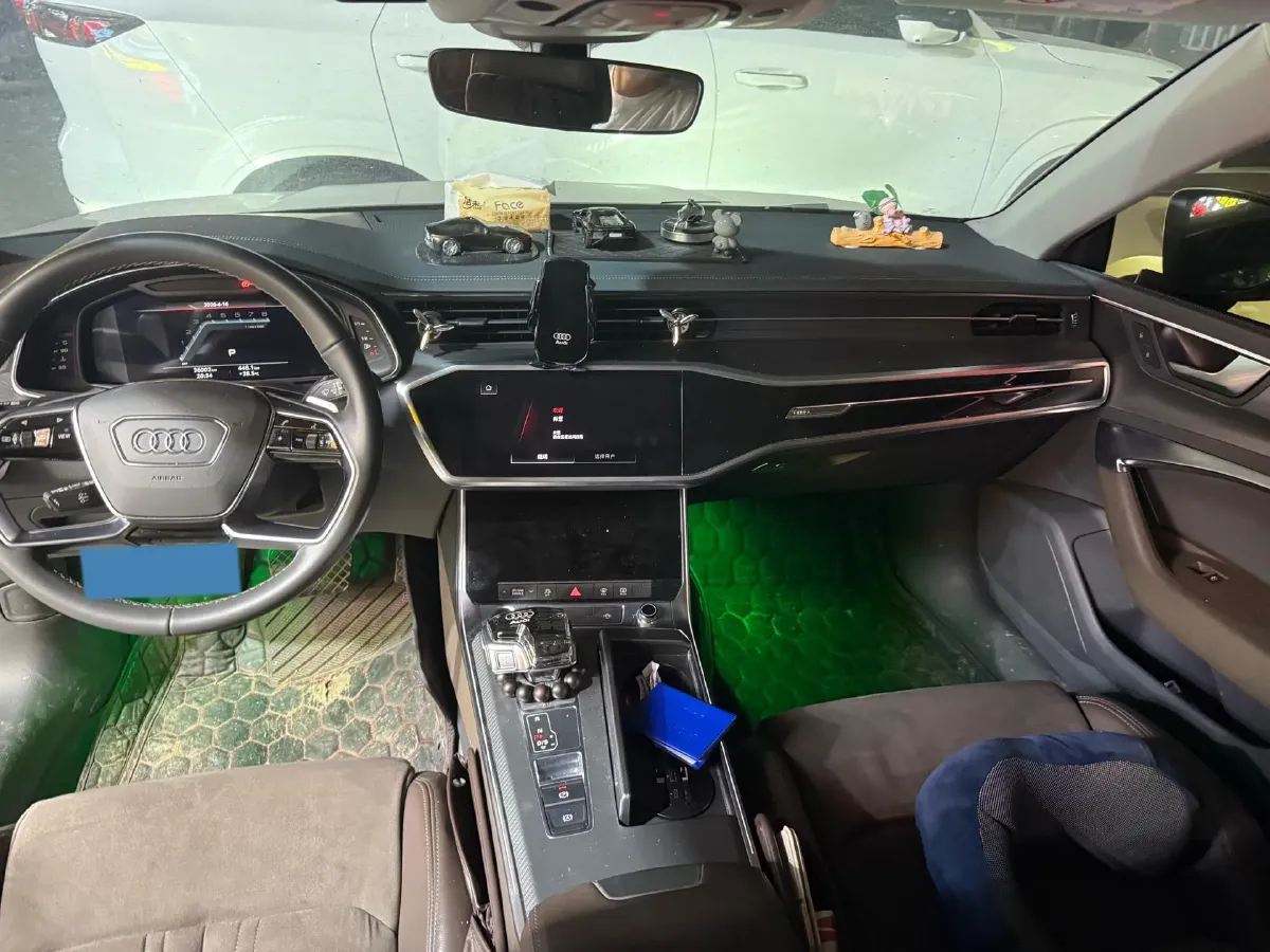 2024 Audi A7L 2.0T 245HP L4 7DCT,autocango,china used car exporter,china ev exporter,chinese used car exporter,chinese used ev exporter