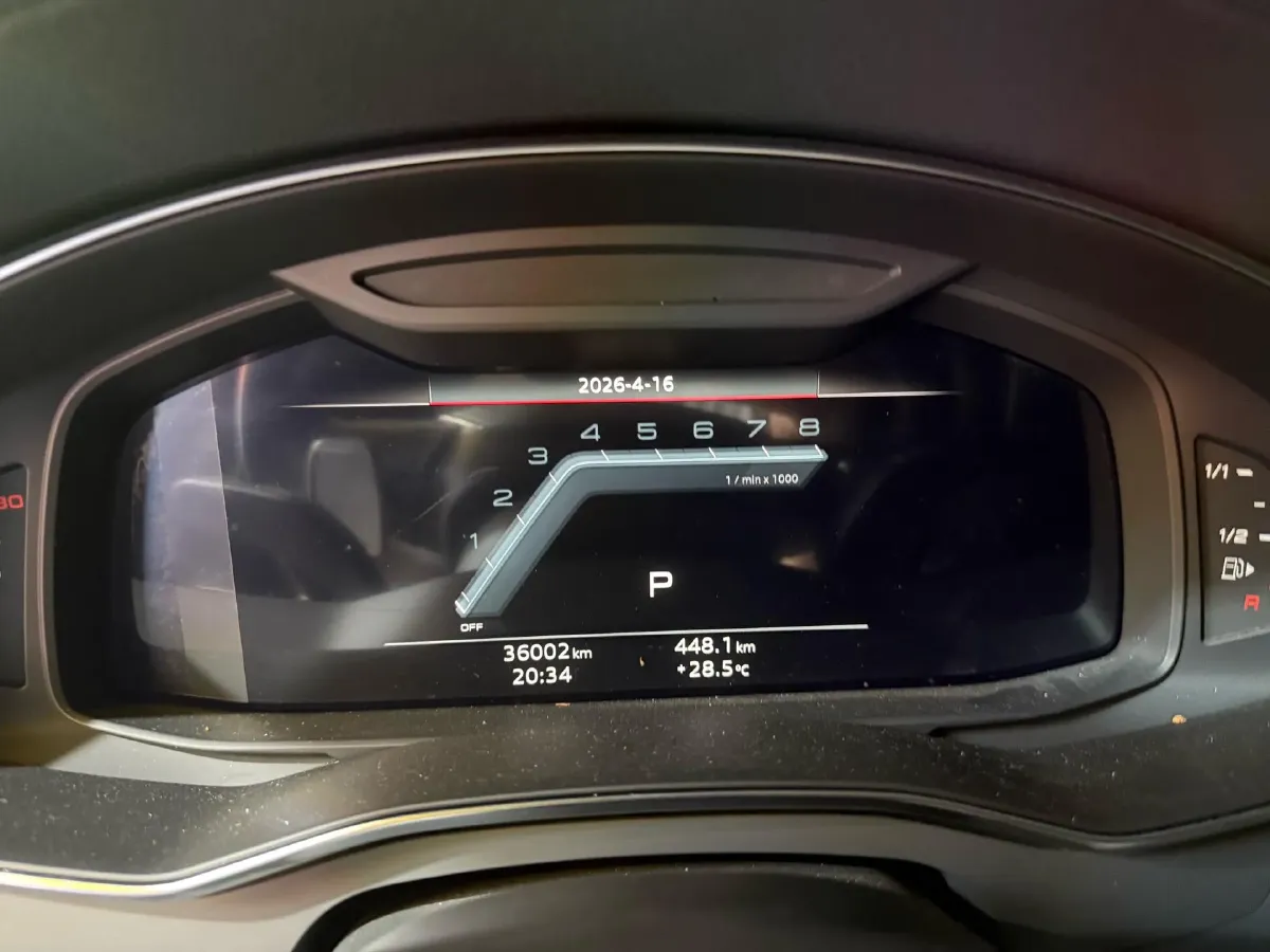 2024 Audi A7L 2.0T 245HP L4 7DCT,autocango,china used car exporter,china ev exporter,chinese used car exporter,chinese used ev exporter