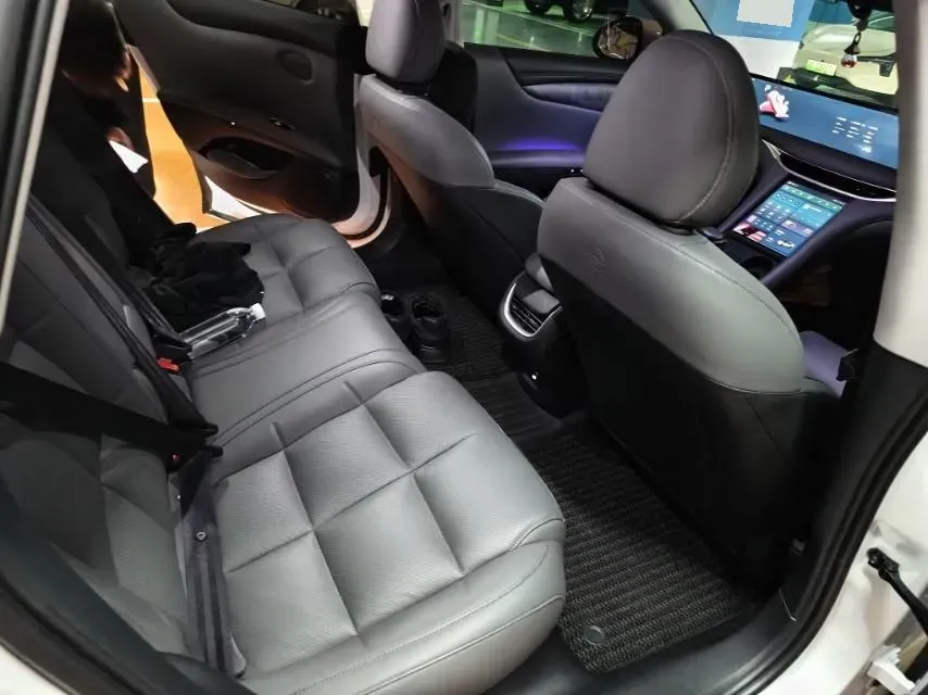 2024 IM L6 BEV 75KWH,autocango,china used car exporter,china ev exporter,chinese used car exporter,chinese used ev exporter