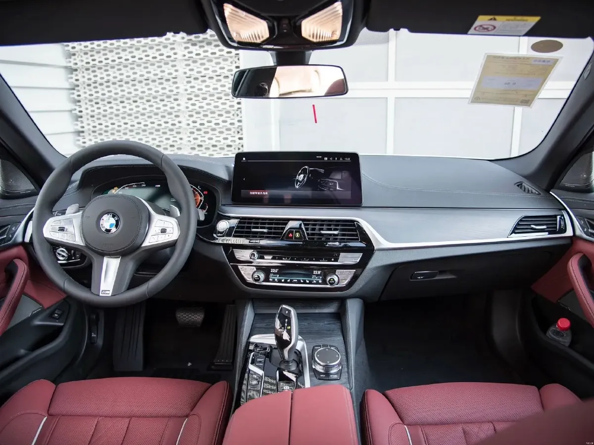 2023 BMW 5 Series 2.0T 245HP L4 8AT,autocango,china used car exporter,china ev exporter,chinese used car exporter,chinese used ev exporter