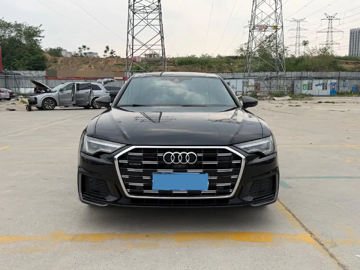 2022 Audi A6L 2.0T 224HP L4 7DCT,autocango,china used car exporter,china ev exporter,chinese used car exporter,chinese used ev exporter