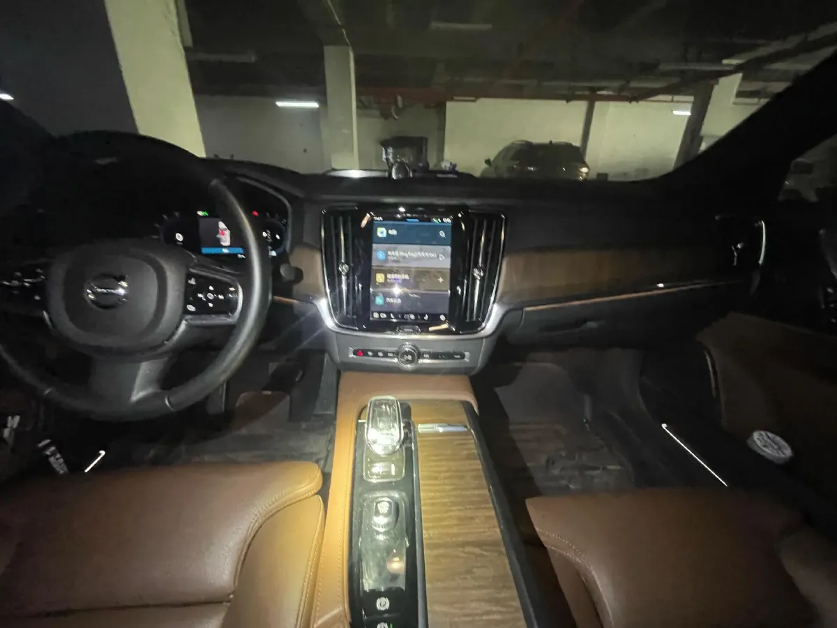 2022 Volvo S90 2.0T 250HP L4 8AT,autocango,china used car exporter,china ev exporter,chinese used car exporter,chinese used ev exporter