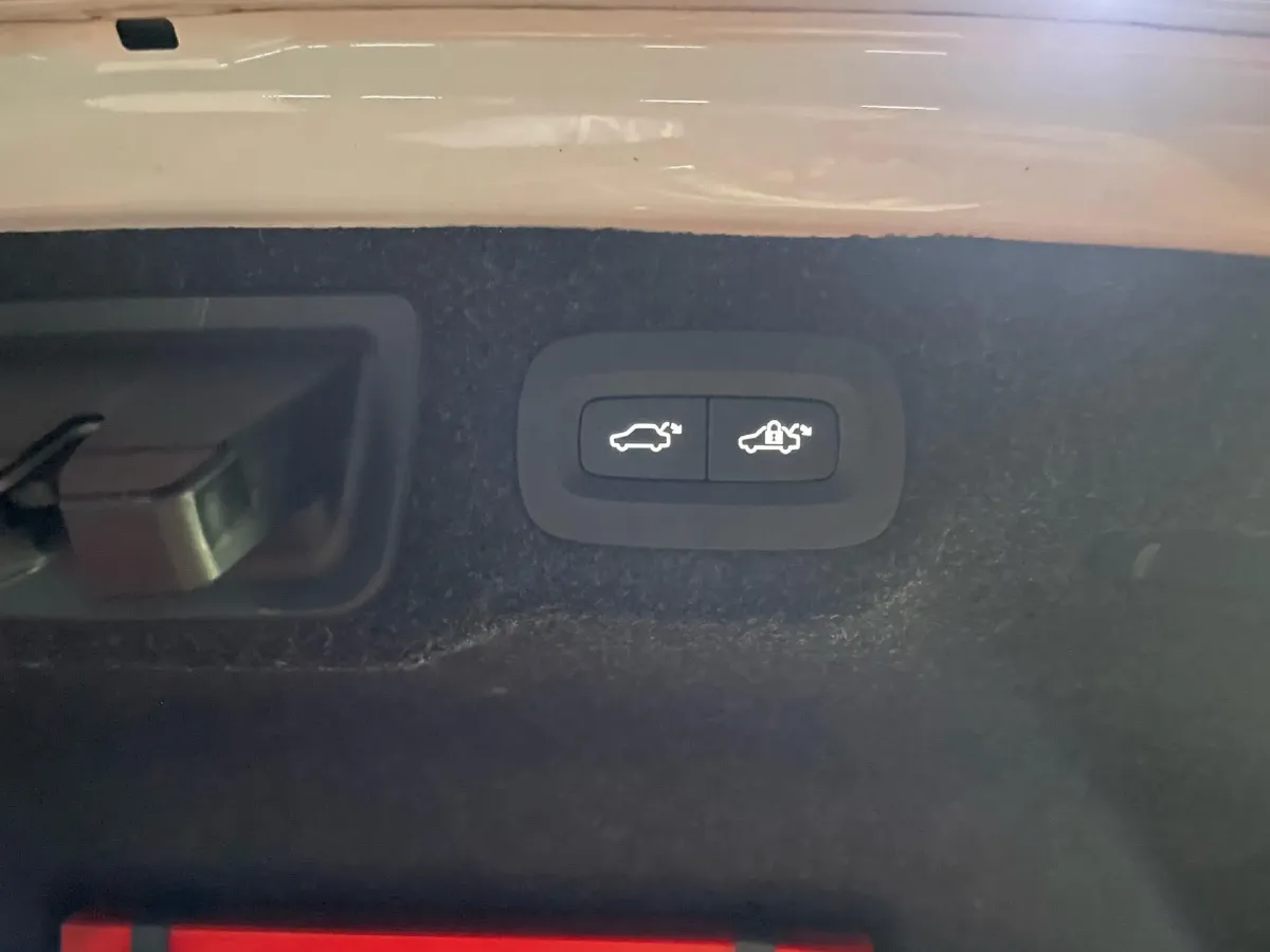 2022 Volvo S90 2.0T 250HP L4 8AT,autocango,china used car exporter,china ev exporter,chinese used car exporter,chinese used ev exporter