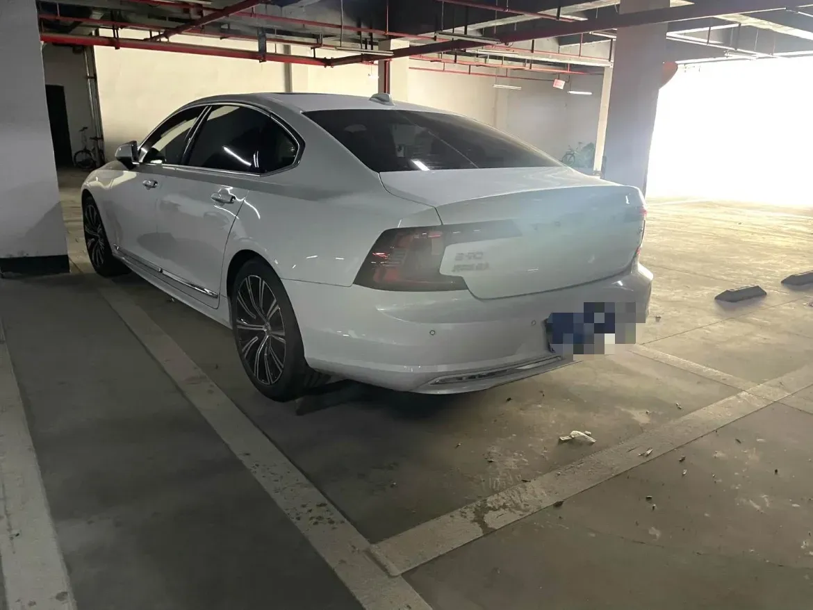 2022 Volvo S90 2.0T 250HP L4 8AT,autocango,china used car exporter,china ev exporter,chinese used car exporter,chinese used ev exporter