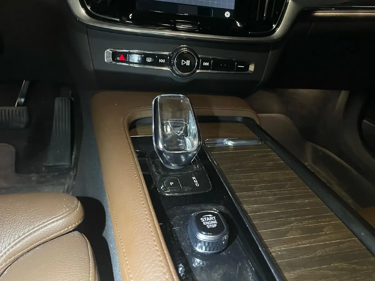 2022 Volvo S90 2.0T 250HP L4 8AT,autocango,china used car exporter,china ev exporter,chinese used car exporter,chinese used ev exporter