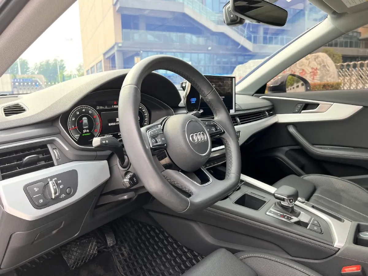 2023 Audi A4L 2.0T 190HP L4 7DCT,autocango,china used car exporter,china ev exporter,chinese used car exporter,chinese used ev exporter