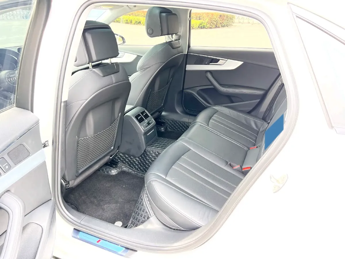 2023 Audi A4L 2.0T 190HP L4 7DCT,autocango,china used car exporter,china ev exporter,chinese used car exporter,chinese used ev exporter