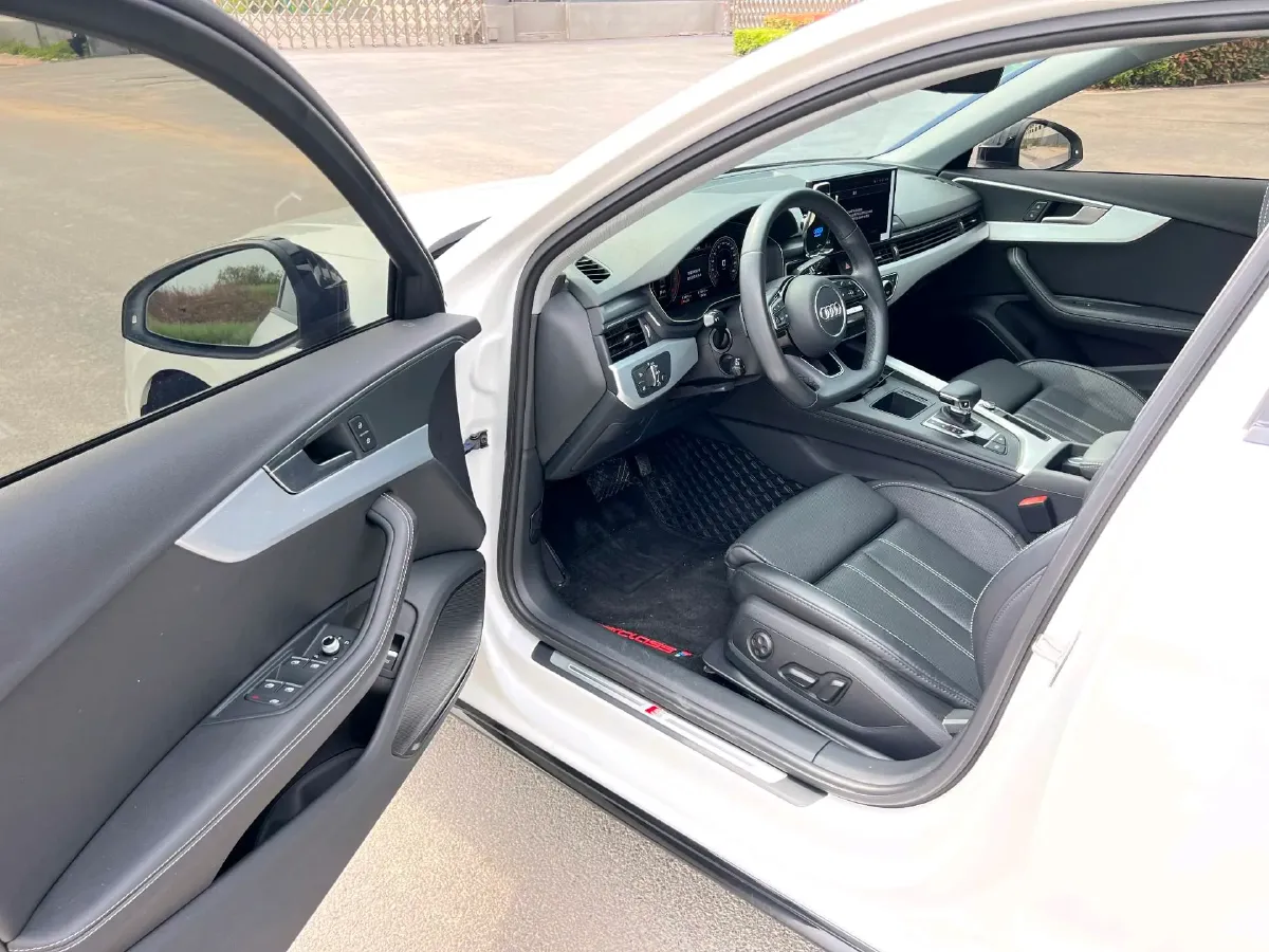 2023 Audi A4L 2.0T 190HP L4 7DCT,autocango,china used car exporter,china ev exporter,chinese used car exporter,chinese used ev exporter