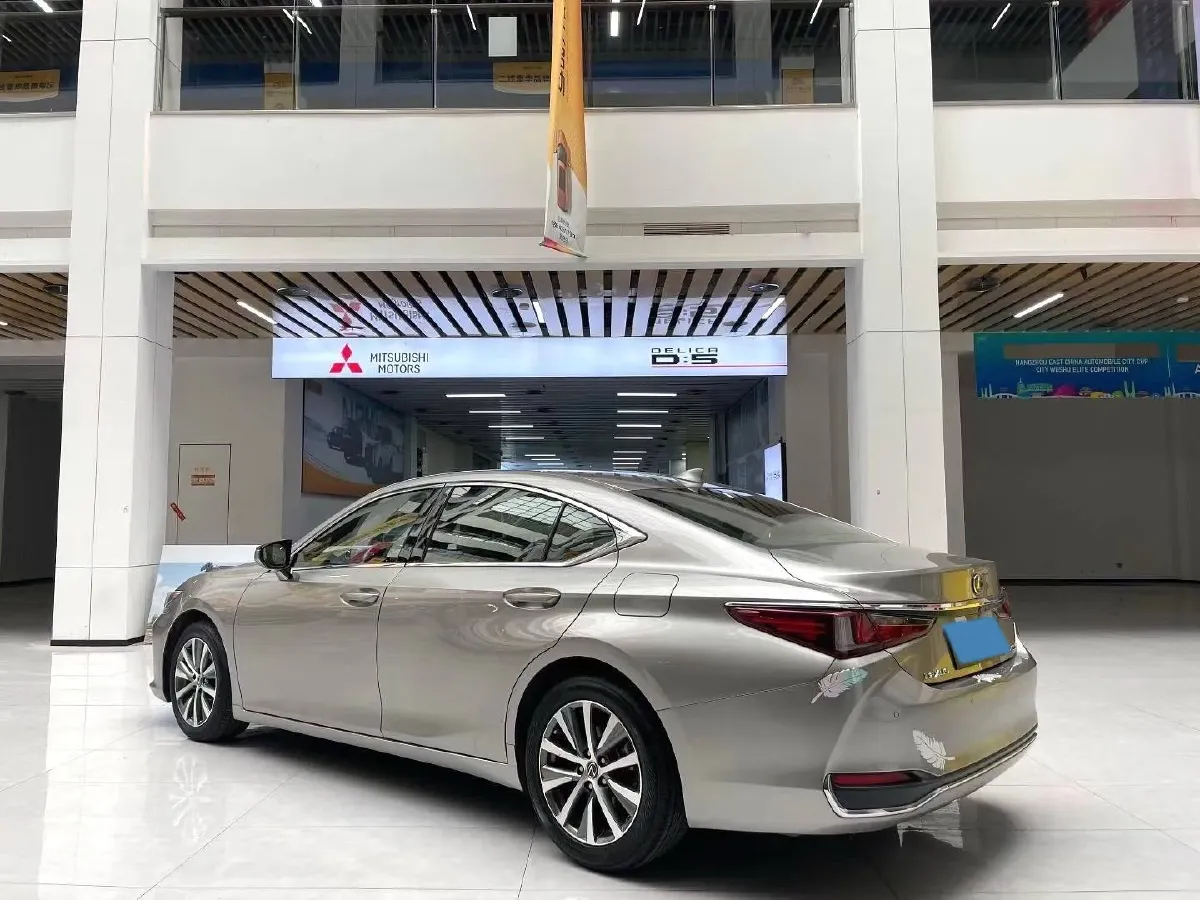 2018 Lexus ES 2.0L 167HP L4 6AT,autocango,china used car exporter,china ev exporter,chinese used car exporter,chinese used ev exporter