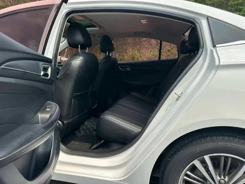 2019 Roewe i5 1.5L 120HP L4 CVT,autocango,china used car exporter,china ev exporter,chinese used car exporter,chinese used ev exporter