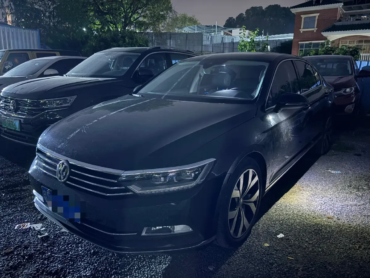 2019 Volkswagen Magotan 2.0T 220HP L4 7DCT,autocango,china used car exporter,china ev exporter,chinese used car exporter,chinese used ev exporter