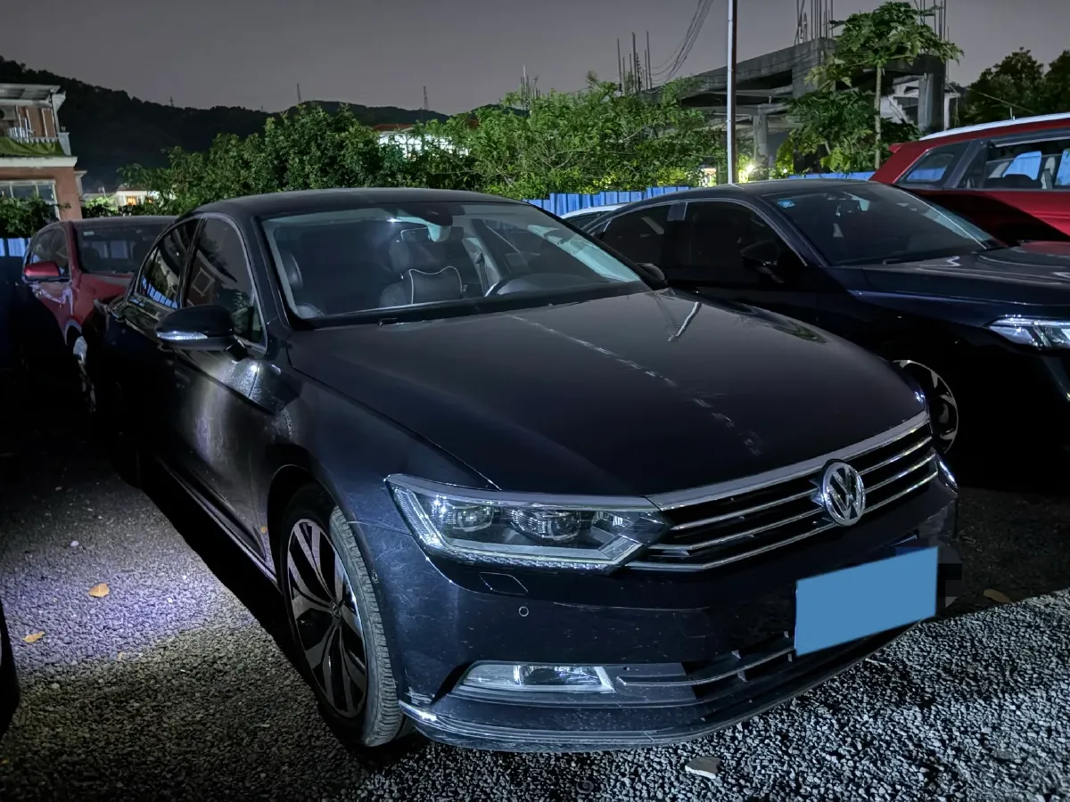 2019 Volkswagen Magotan 2.0T 220HP L4 7DCT,autocango,china used car exporter,china ev exporter,chinese used car exporter,chinese used ev exporter