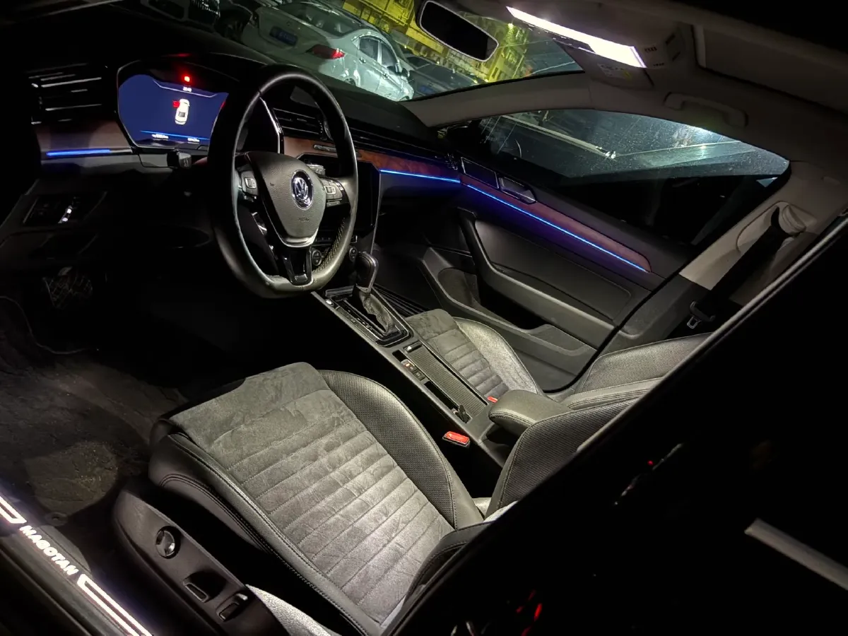 2019 Volkswagen Magotan 2.0T 220HP L4 7DCT,autocango,china used car exporter,china ev exporter,chinese used car exporter,chinese used ev exporter