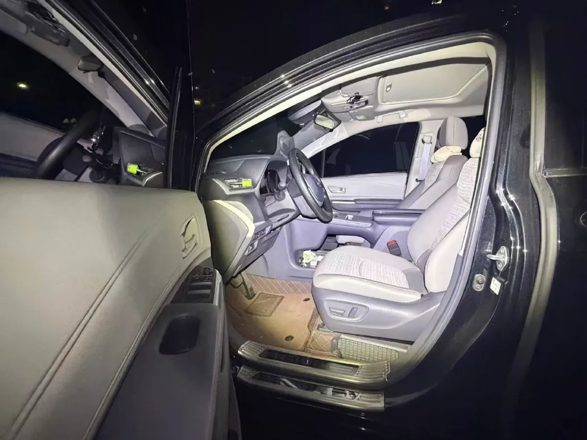 2024 Toyota Sienna 2.5L 189HP L4 E-CVT Hybrid,autocango,china used car exporter,china ev exporter,chinese used car exporter,chinese used ev exporter