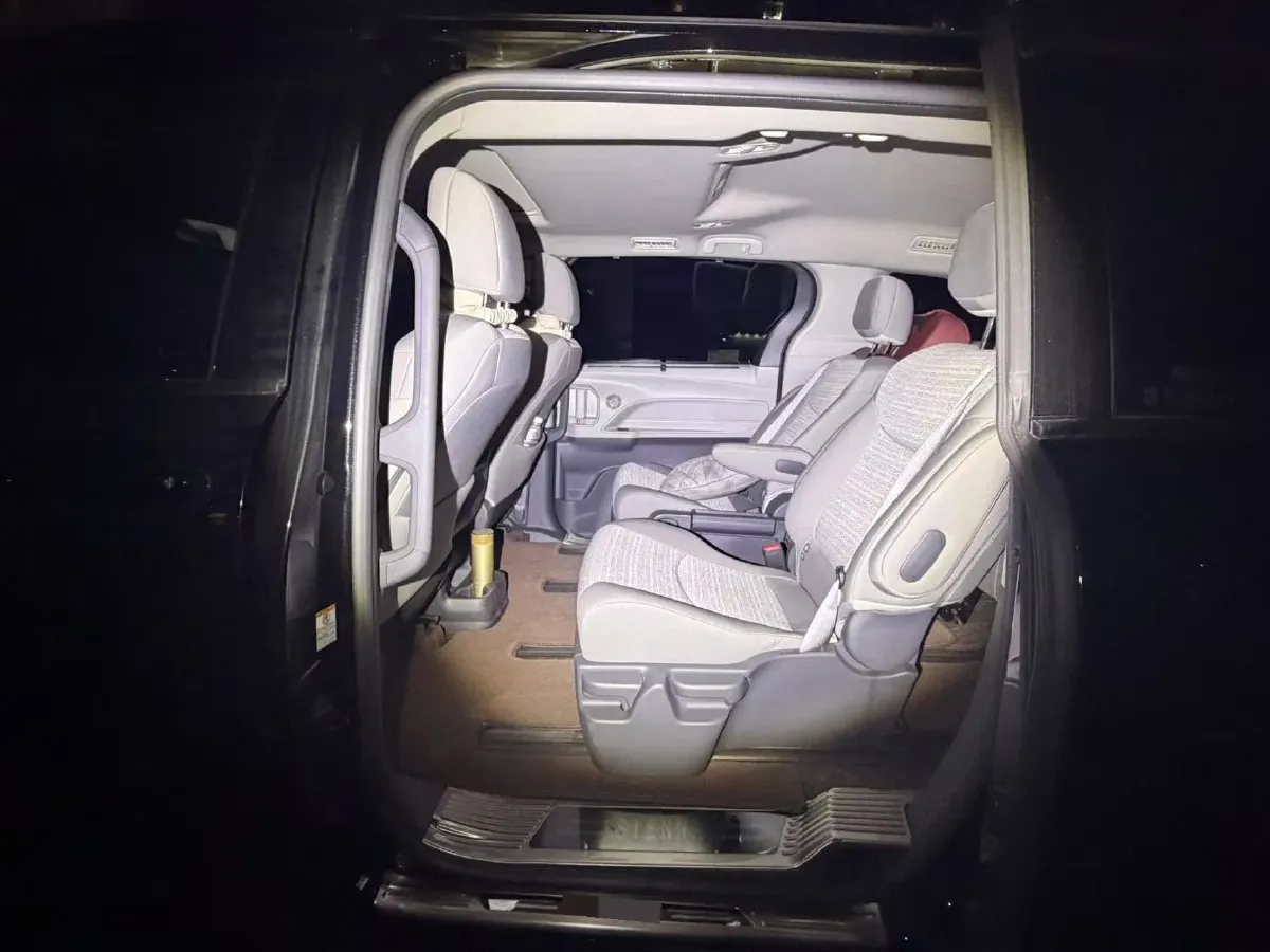 2024 Toyota Sienna 2.5L 189HP L4 E-CVT Hybrid,autocango,china used car exporter,china ev exporter,chinese used car exporter,chinese used ev exporter