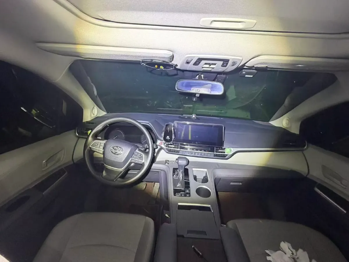 2024 Toyota Sienna 2.5L 189HP L4 E-CVT Hybrid,autocango,china used car exporter,china ev exporter,chinese used car exporter,chinese used ev exporter