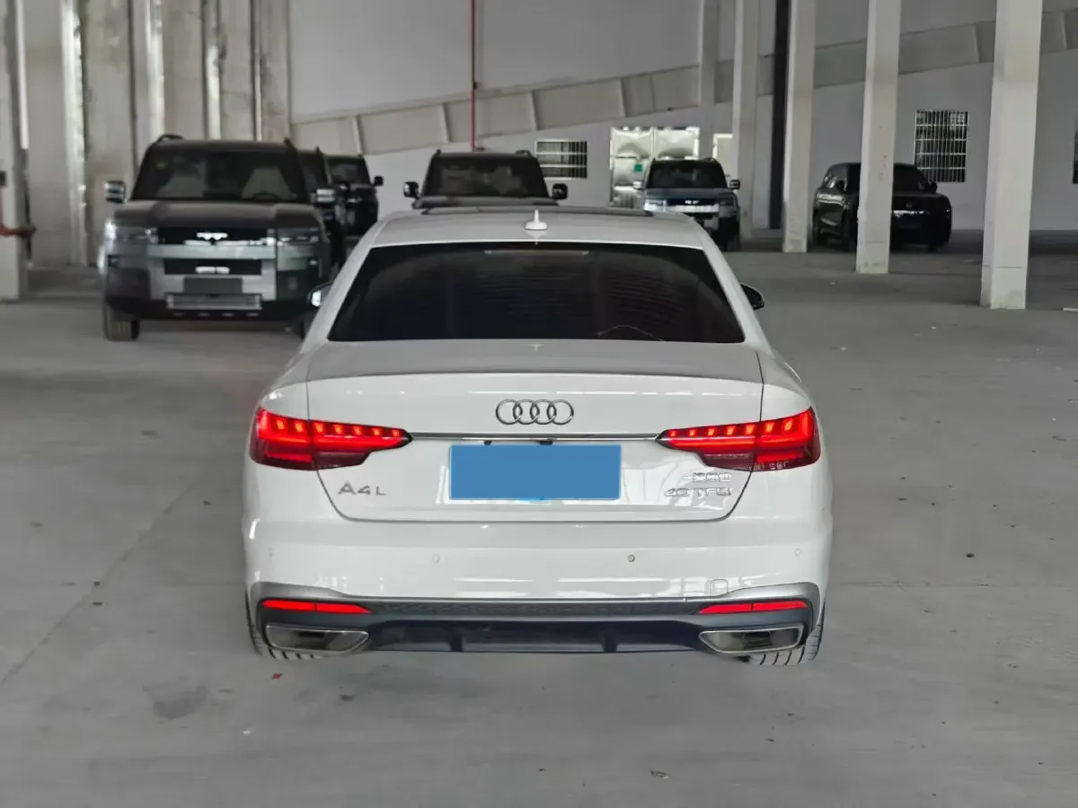2022 Audi A4L 2.0T 190HP L4 7DCT,autocango,china used car exporter,china ev exporter,chinese used car exporter,chinese used ev exporter