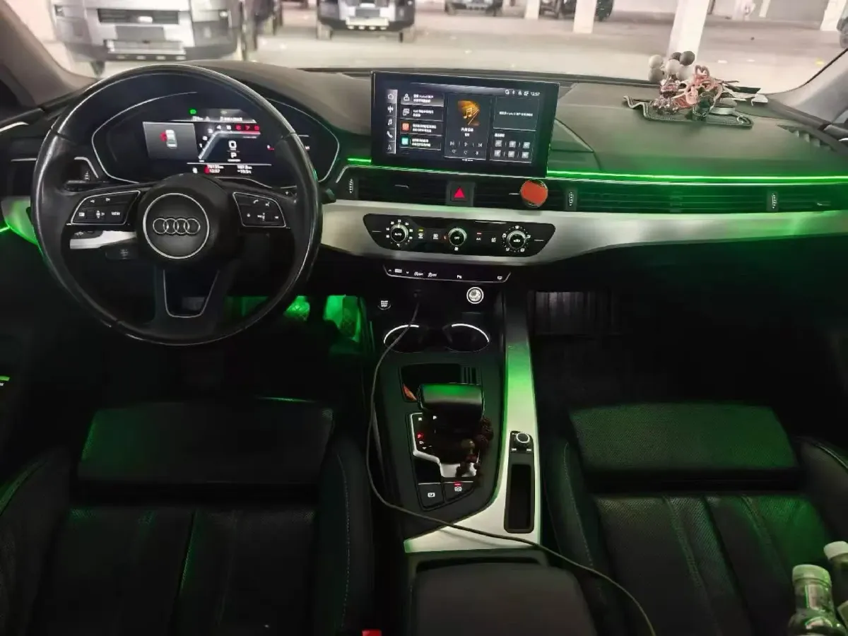 2022 Audi A4L 2.0T 190HP L4 7DCT,autocango,china used car exporter,china ev exporter,chinese used car exporter,chinese used ev exporter