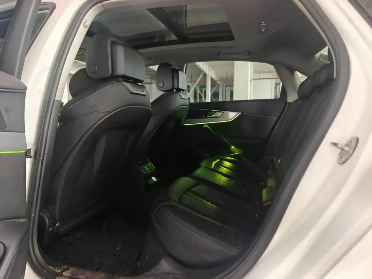 2022 Audi A4L 2.0T 190HP L4 7DCT,autocango,china used car exporter,china ev exporter,chinese used car exporter,chinese used ev exporter