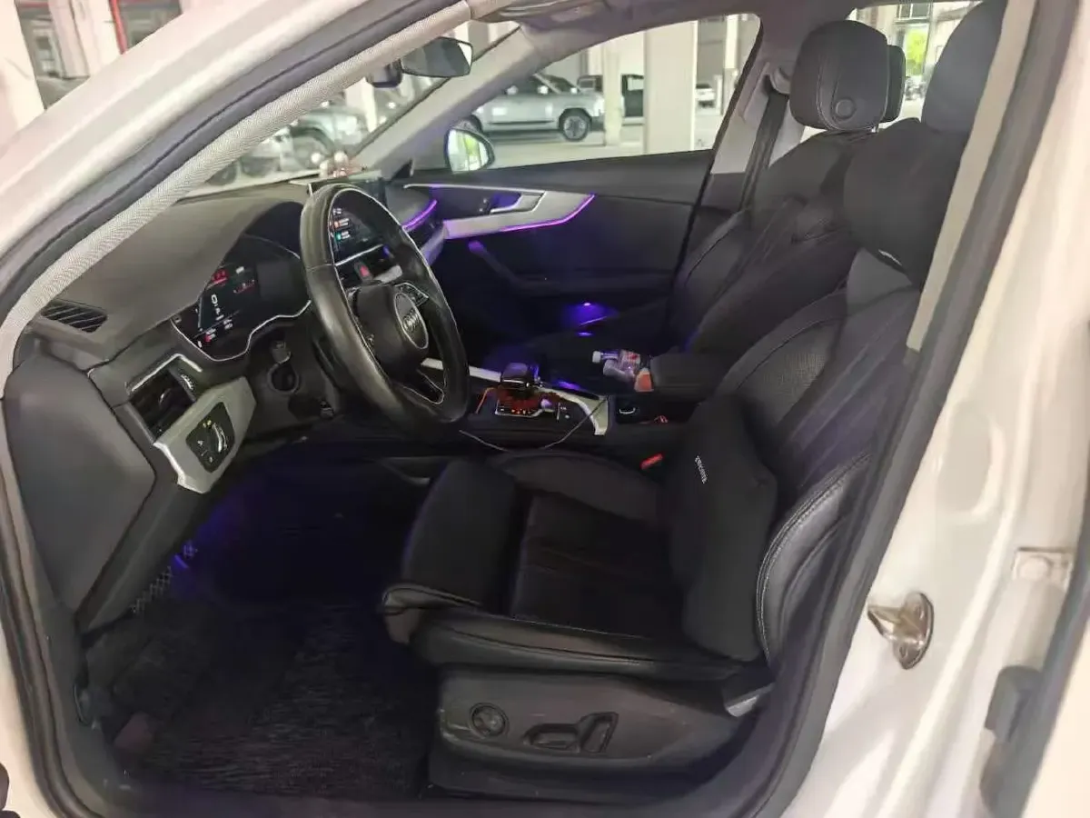 2022 Audi A4L 2.0T 190HP L4 7DCT,autocango,china used car exporter,china ev exporter,chinese used car exporter,chinese used ev exporter