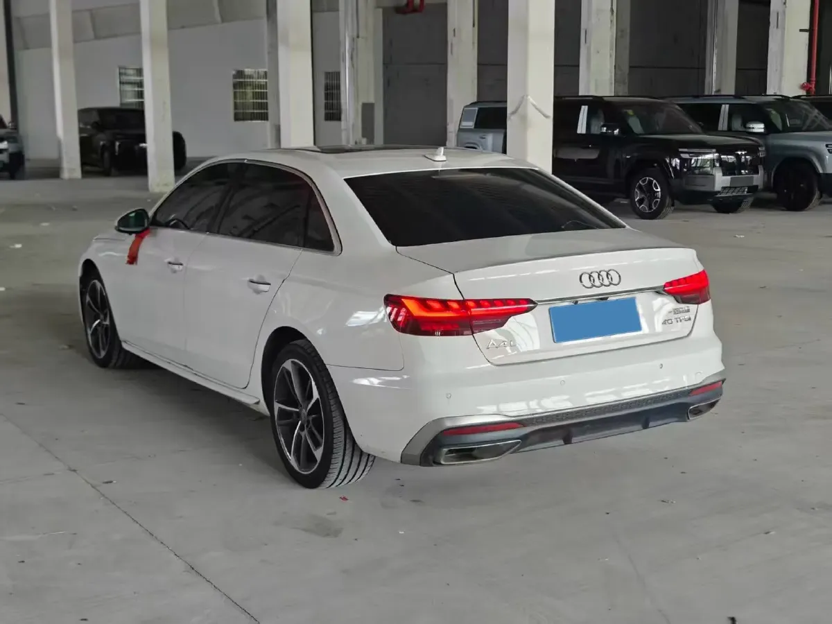 2022 Audi A4L 2.0T 190HP L4 7DCT,autocango,china used car exporter,china ev exporter,chinese used car exporter,chinese used ev exporter