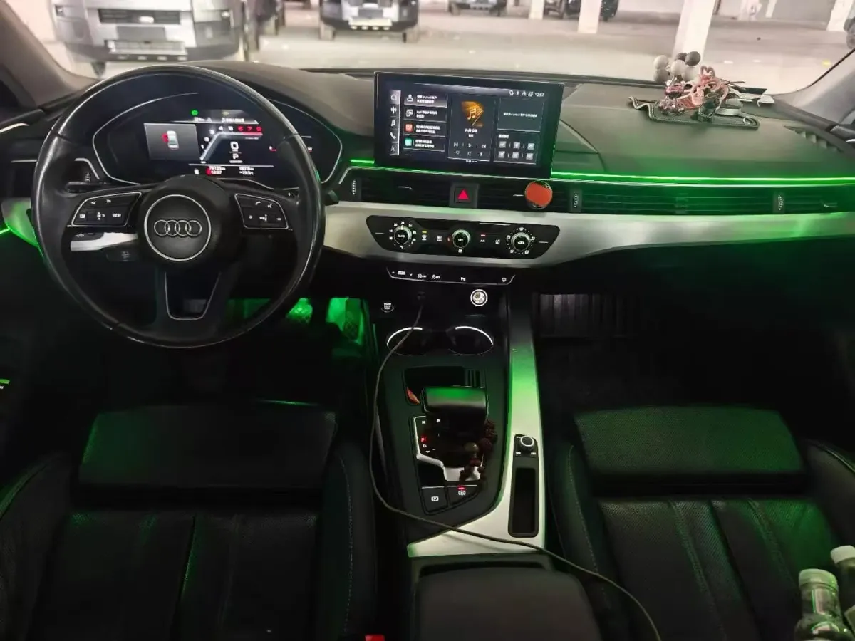 2022 Audi A4L 2.0T 190HP L4 7DCT,autocango,china used car exporter,china ev exporter,chinese used car exporter,chinese used ev exporter