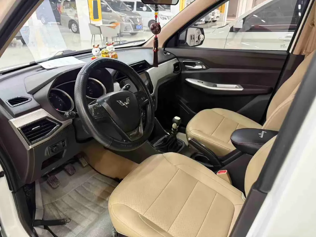 2021 WuLing HongGuang 1.5L 99HP L4 6MT,autocango,china used car exporter,china ev exporter,chinese used car exporter,chinese used ev exporter
