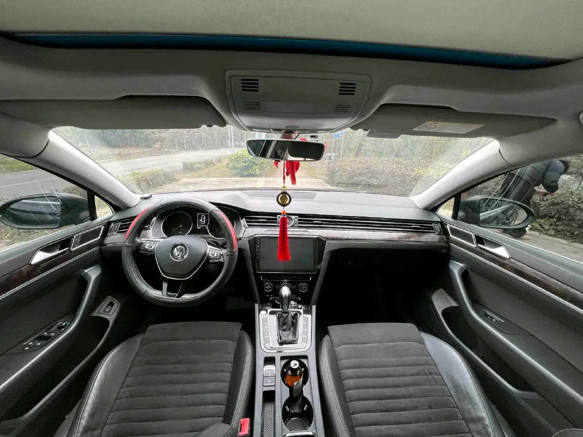 2018 Volkswagen Magotan 2.0T 220HP L4 7DCT,autocango,china used car exporter,china ev exporter,chinese used car exporter,chinese used ev exporter