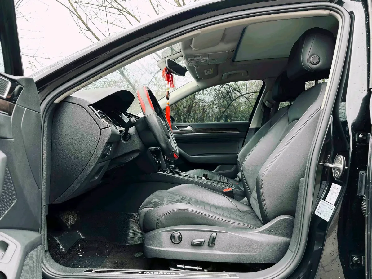 2018 Volkswagen Magotan 2.0T 220HP L4 7DCT,autocango,china used car exporter,china ev exporter,chinese used car exporter,chinese used ev exporter