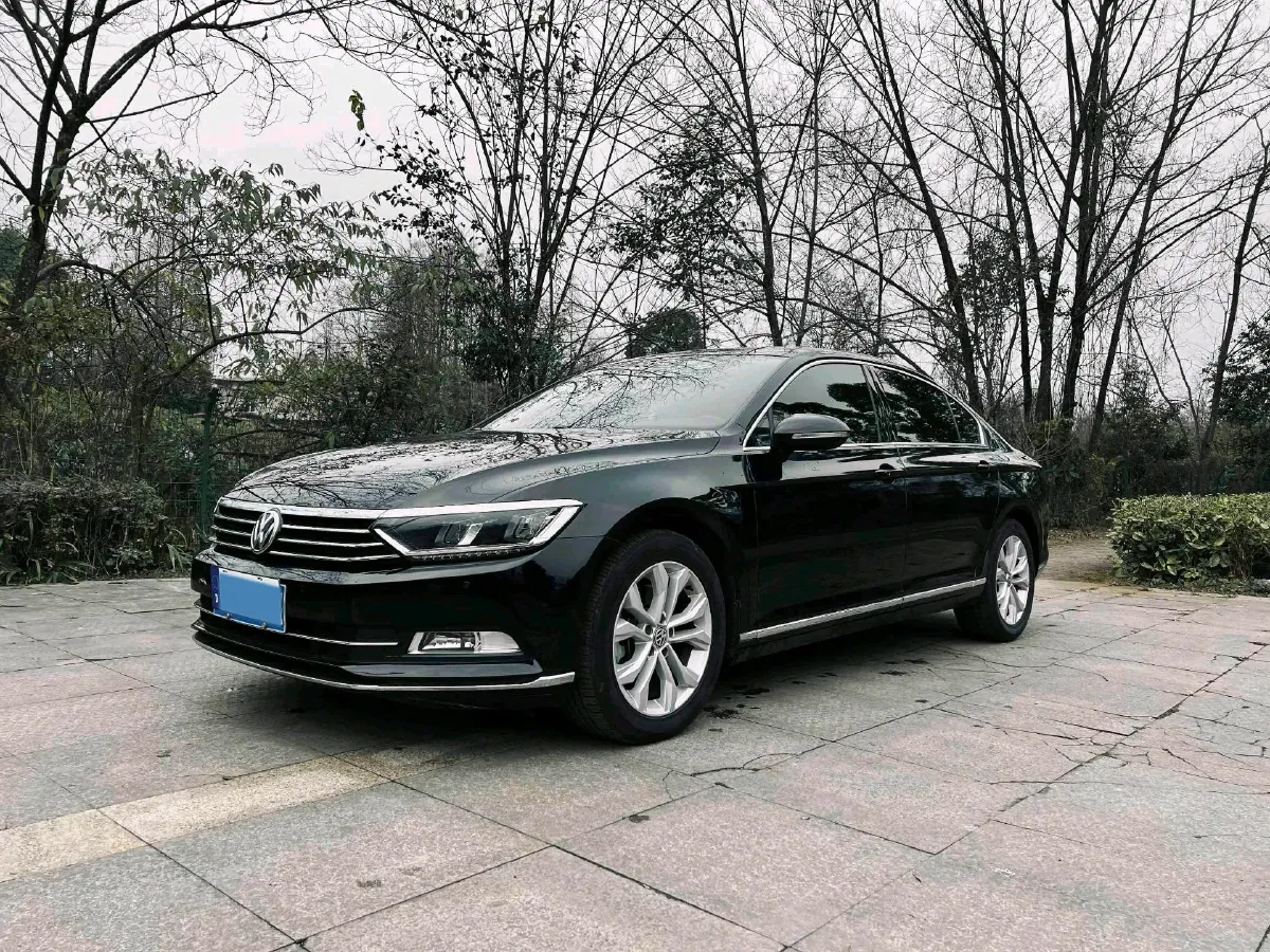 2018 Volkswagen Magotan 2.0T 220HP L4 7DCT,autocango,china used car exporter,china ev exporter,chinese used car exporter,chinese used ev exporter