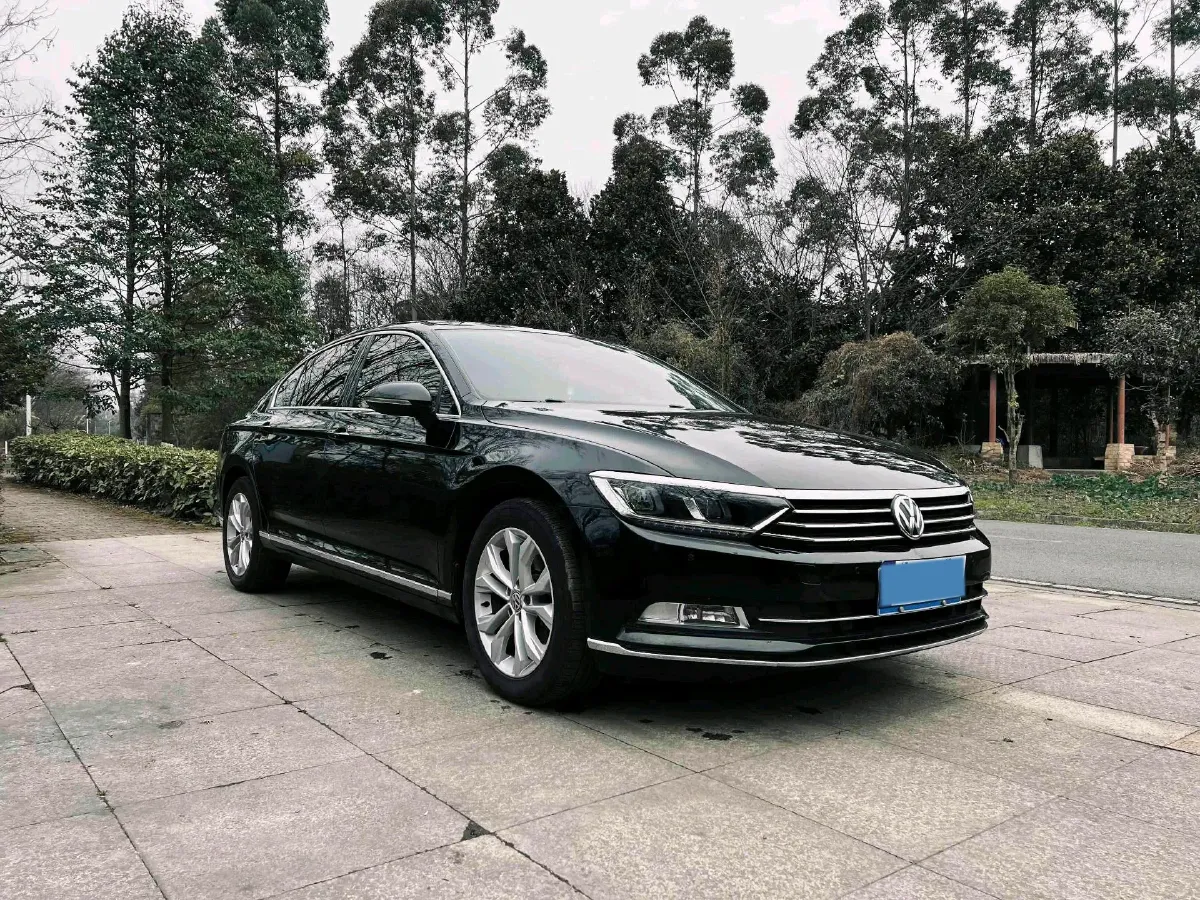 2018 Volkswagen Magotan 2.0T 220HP L4 7DCT,autocango,china used car exporter,china ev exporter,chinese used car exporter,chinese used ev exporter