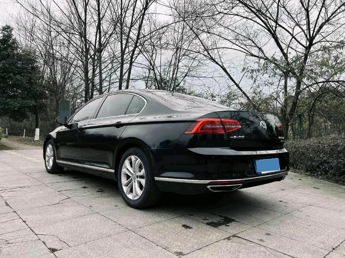 2018 Volkswagen Magotan 2.0T 220HP L4 7DCT,autocango,china used car exporter,china ev exporter,chinese used car exporter,chinese used ev exporter
