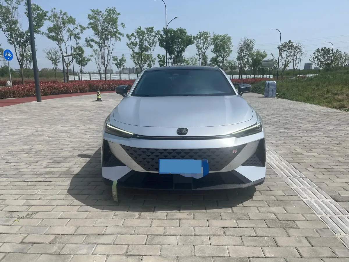 2024 ChangAn UNI-V 1.5T 188HP L4 7DCT,autocango,china used car exporter,china ev exporter,chinese used car exporter,chinese used ev exporter