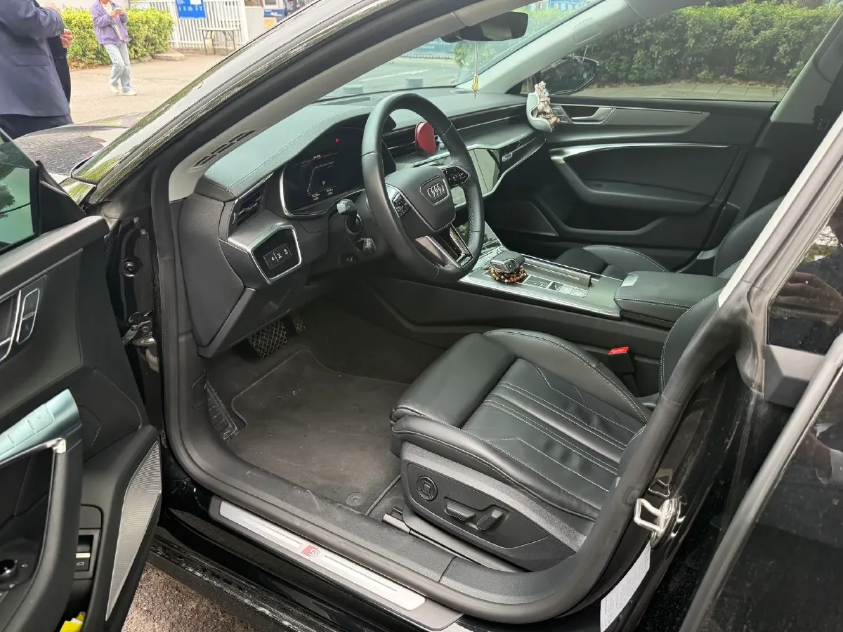 2023 Audi A7 2.0T 265HP L4 7DCT,autocango,china used car exporter,china ev exporter,chinese used car exporter,chinese used ev exporter