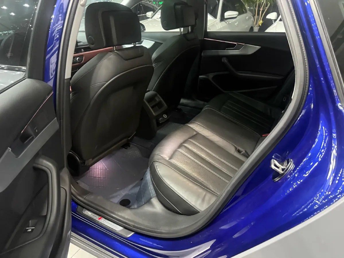 2020 Audi A4L 2.0T 190HP L4 7DCT,autocango,china used car exporter,china ev exporter,chinese used car exporter,chinese used ev exporter