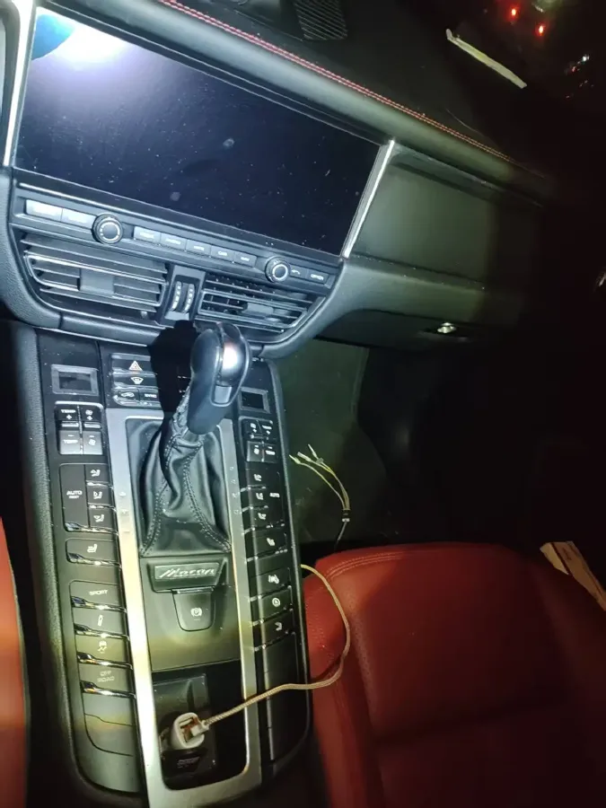 2018 Porsche Macan 2.0T 252HP L4 7DCT,autocango,china used car exporter,china ev exporter,chinese used car exporter,chinese used ev exporter