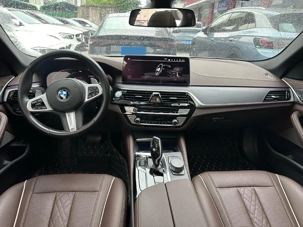2022 BMW 5 Series 2.0T 252HP L4 8AT,autocango,china used car exporter,china ev exporter,chinese used car exporter,chinese used ev exporter