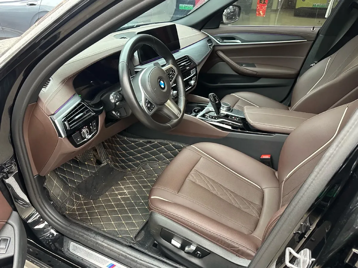 2022 BMW 5 Series 2.0T 252HP L4 8AT,autocango,china used car exporter,china ev exporter,chinese used car exporter,chinese used ev exporter