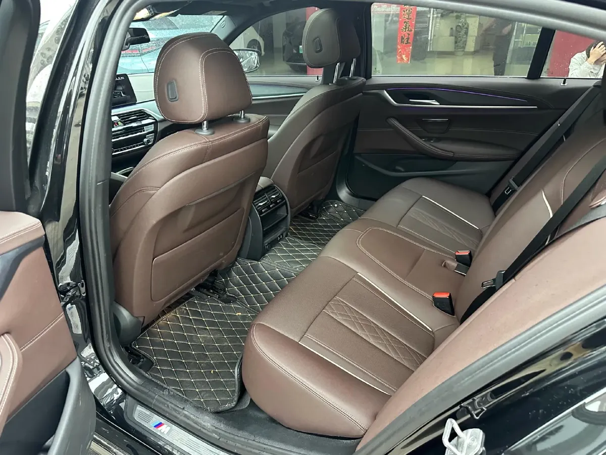 2022 BMW 5 Series 2.0T 252HP L4 8AT,autocango,china used car exporter,china ev exporter,chinese used car exporter,chinese used ev exporter