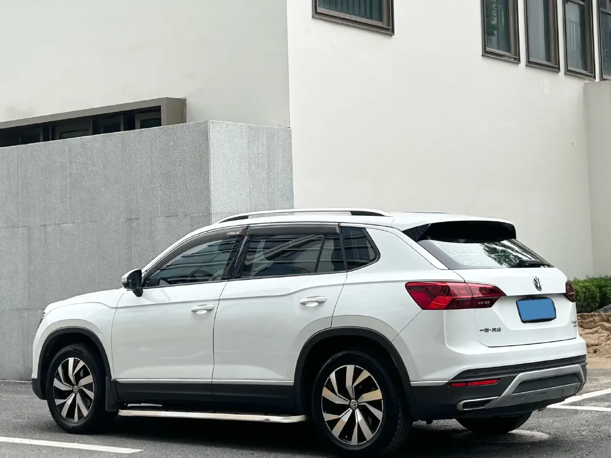 2019 Jeep Cherokee 2.0T 234HP L4 9AT,autocango,china used car exporter,china ev exporter,chinese used car exporter,chinese used ev exporter
