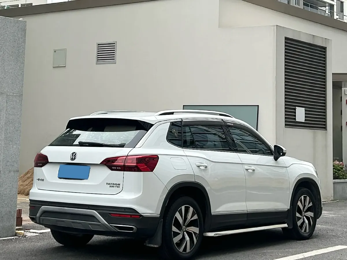 2019 Jeep Cherokee 2.0T 234HP L4 9AT,autocango,china used car exporter,china ev exporter,chinese used car exporter,chinese used ev exporter