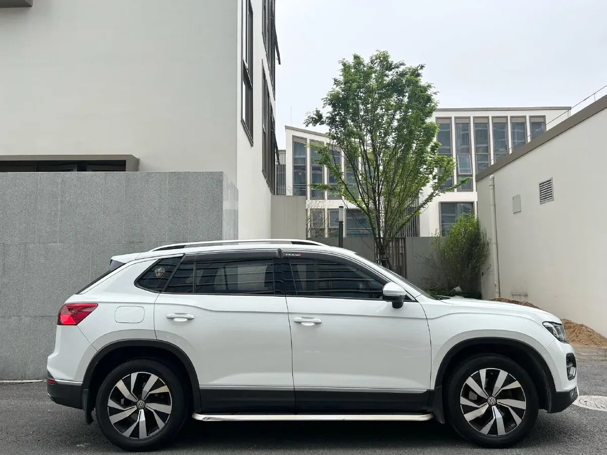 2019 Jeep Cherokee 2.0T 234HP L4 9AT,autocango,china used car exporter,china ev exporter,chinese used car exporter,chinese used ev exporter