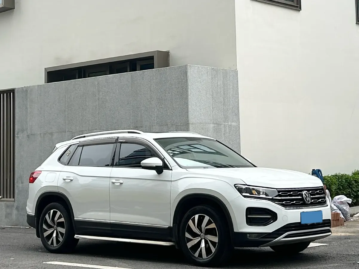 2019 Jeep Cherokee 2.0T 234HP L4 9AT,autocango,china used car exporter,china ev exporter,chinese used car exporter,chinese used ev exporter